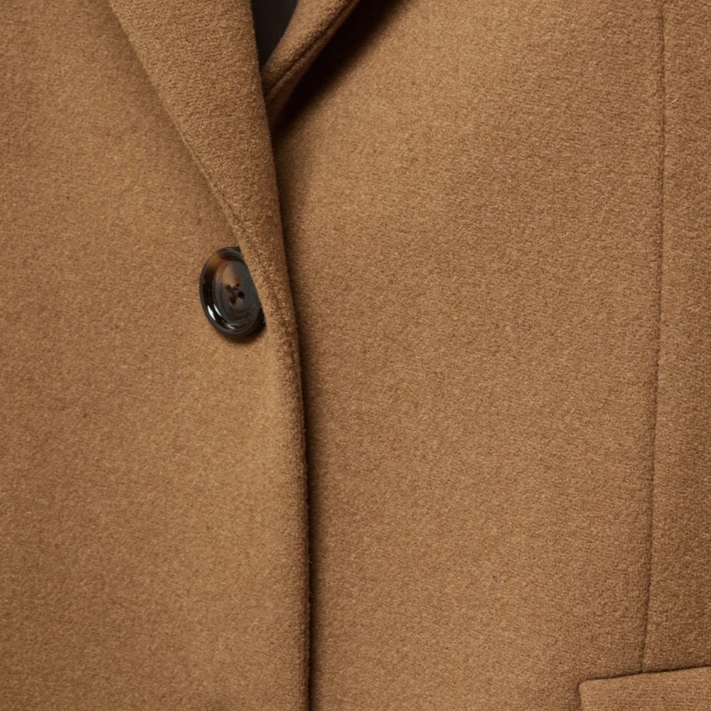 Lapelled straight-cut coat
